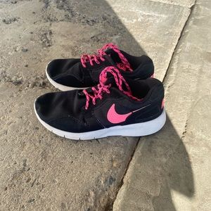 Girls Nikes